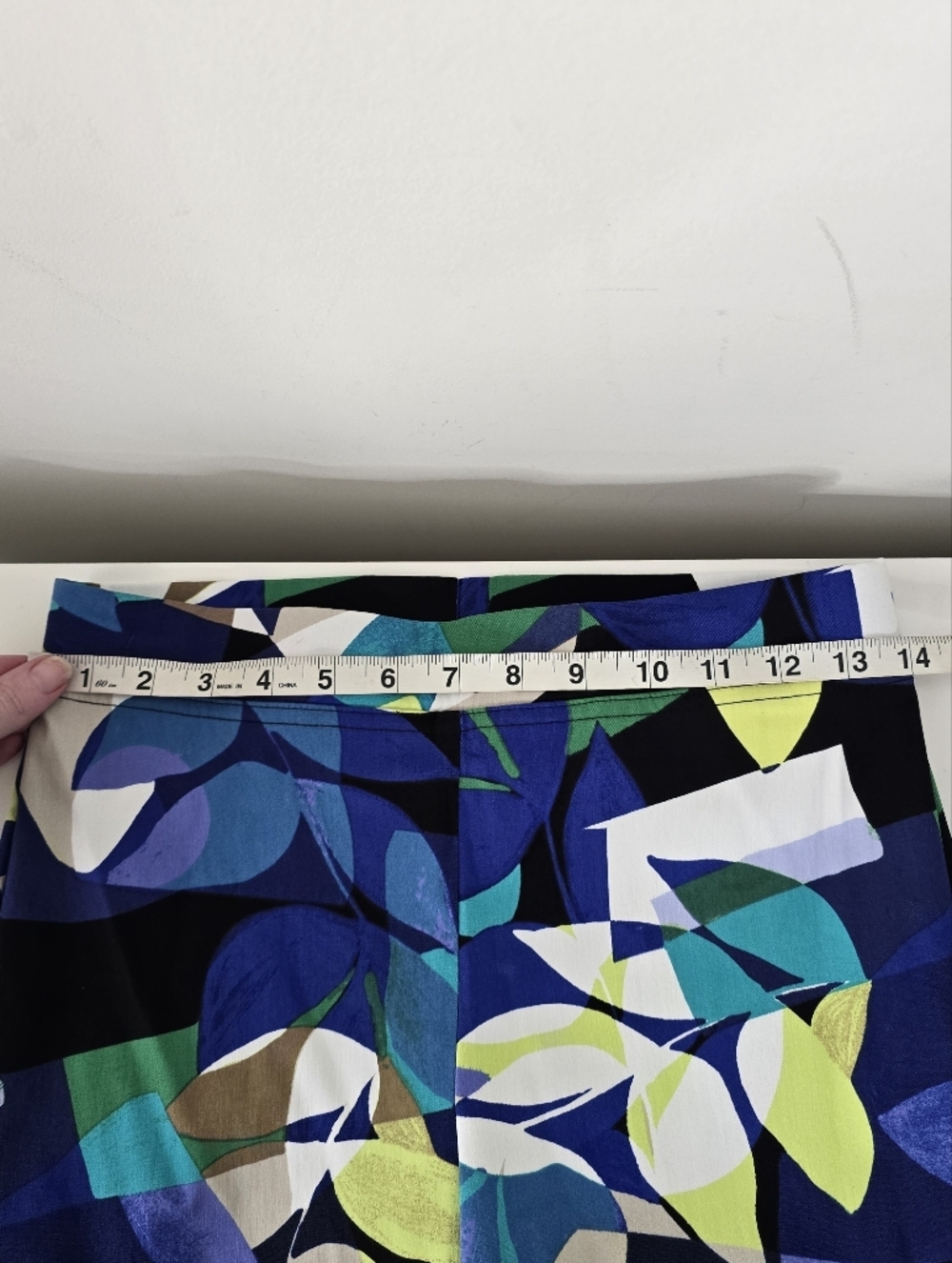 NWT Joseph Ribkoff Cropped Pull on Pants Black/Multi Abstract Print 4 - Picture 6 of 10